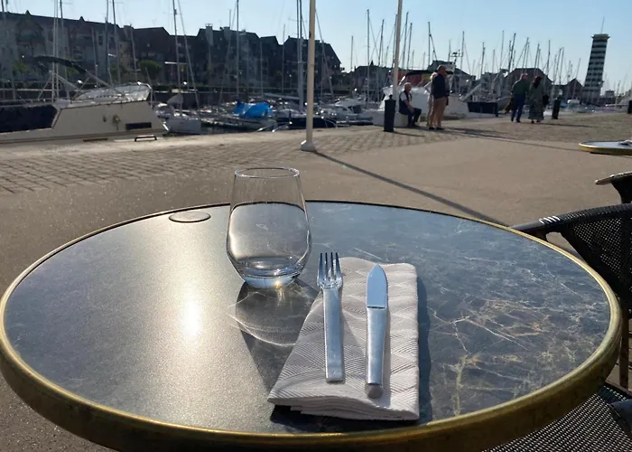 Cote Plage: Charming With Linen And Parking Apartment