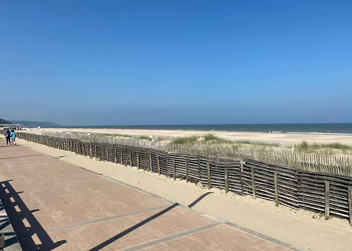 Cote Plage: Charming With Linen And Parking Trouville-sur-Mer